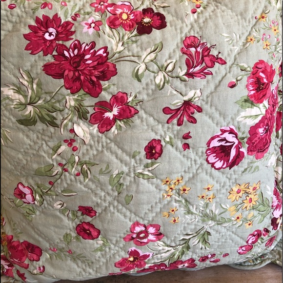 FLORAL PILLOW Quilted Pottery Barn 2Patterns 31”Sq - Picture 5 of 10